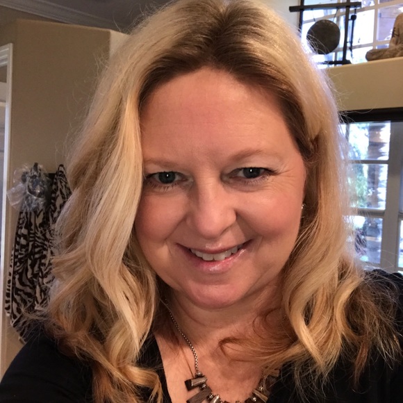 Meet your Posher, Leslie - Picture 1 of 1